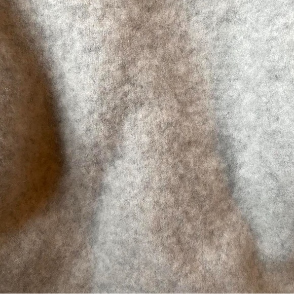 100% Cashmere Light Grey V-Neck Button Up Sweater - Picture 3 of 4